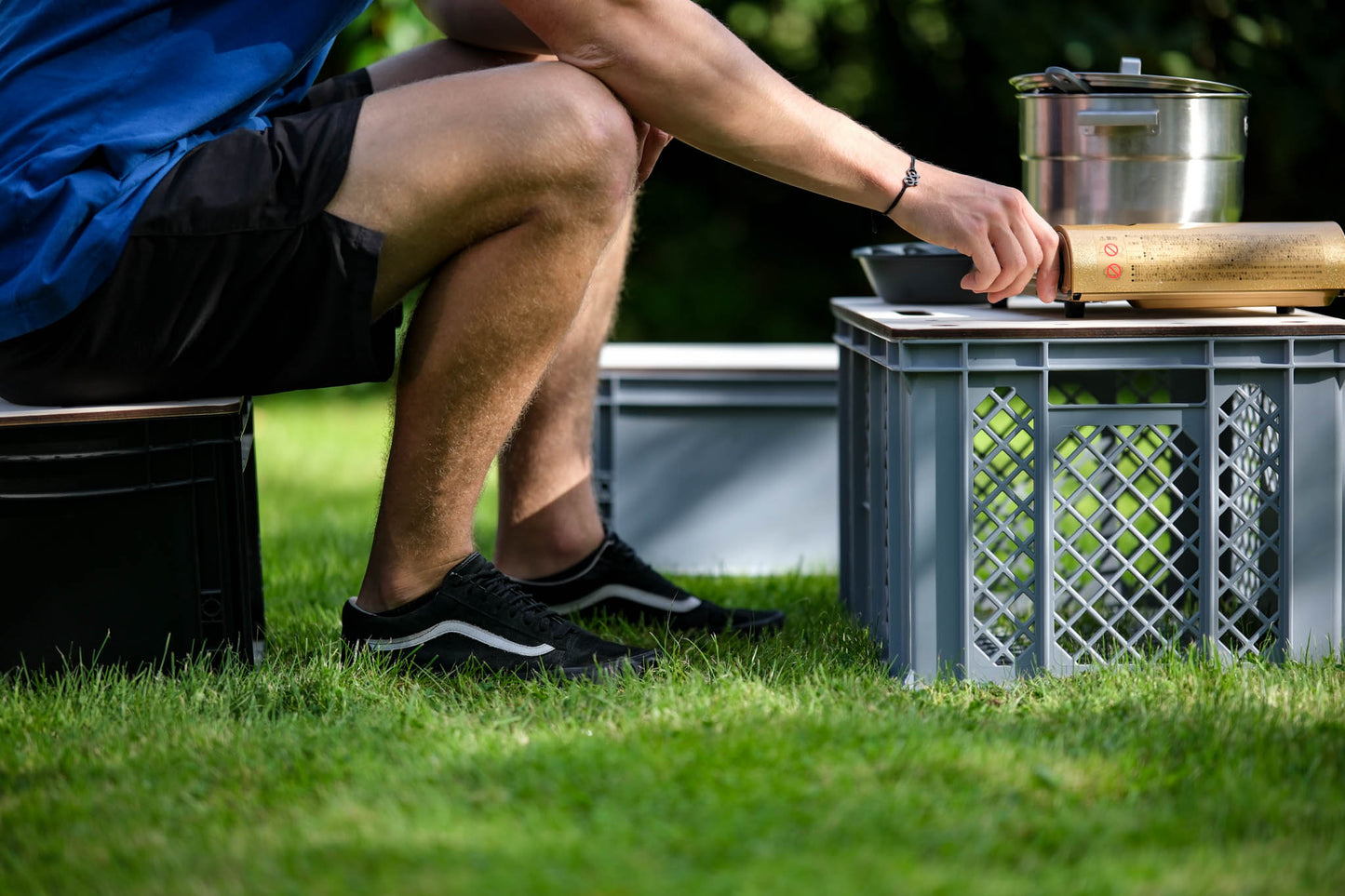 Euroboxdeckel als Campingtisch – stabile Ablage für Outdoor-Kochen & Sitzgelegenheit
