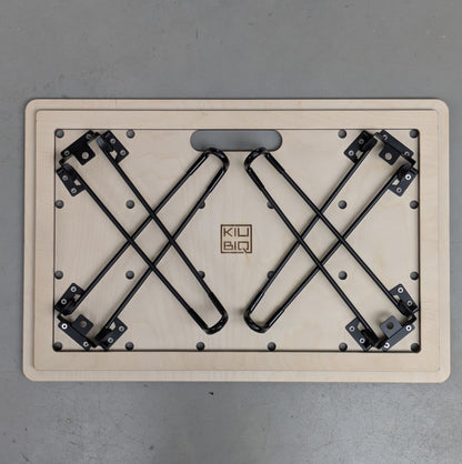 Rueckseite Kiubiq Eurobox Deckel mit eingeklappten Tischbeinen