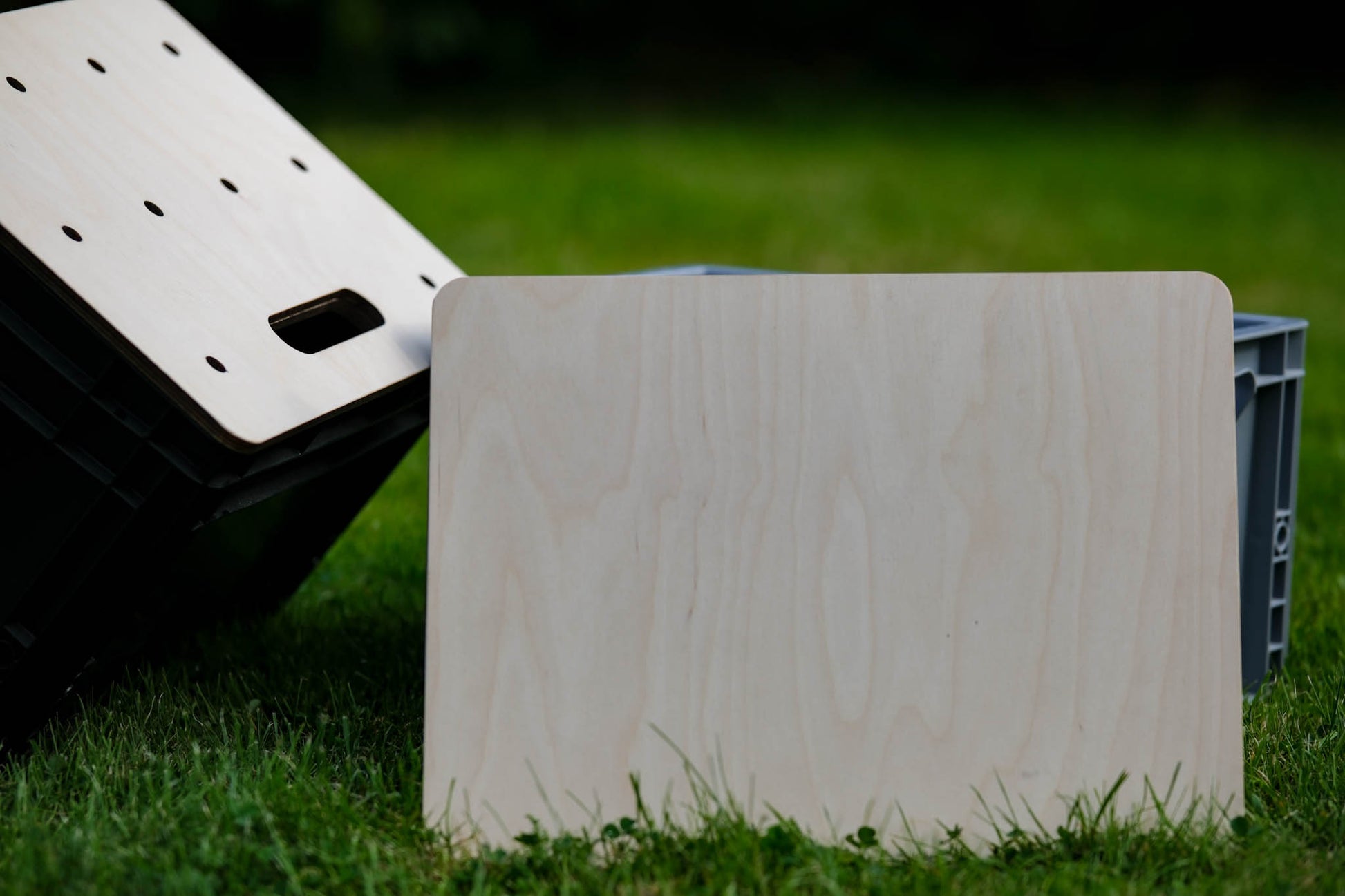 Robuster Euroboxdeckel – ideal als Hocker oder Ablage beim Camping