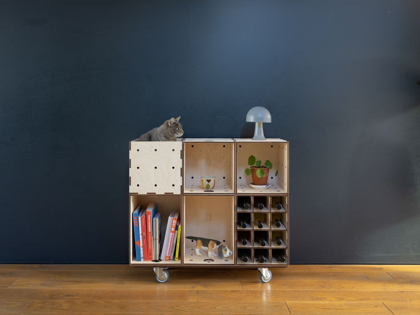 Rollendes Sideboard aus Kiubiq Holzkisten