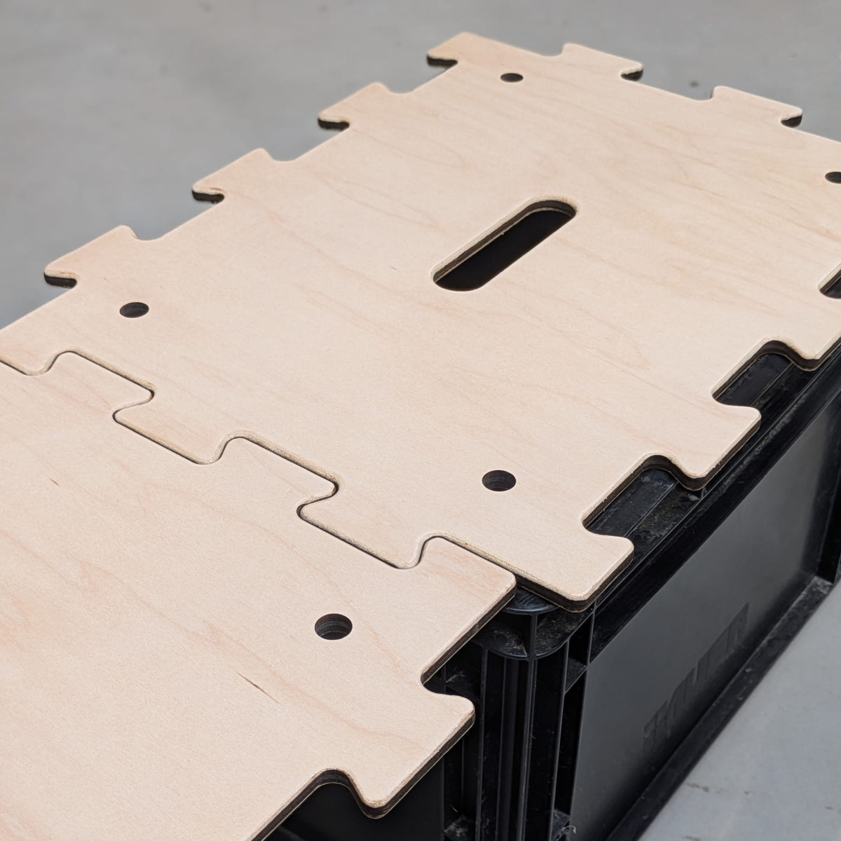 Detailaufnahme-Puzzledeckel fuer Euroboxen 40 x 30 cm