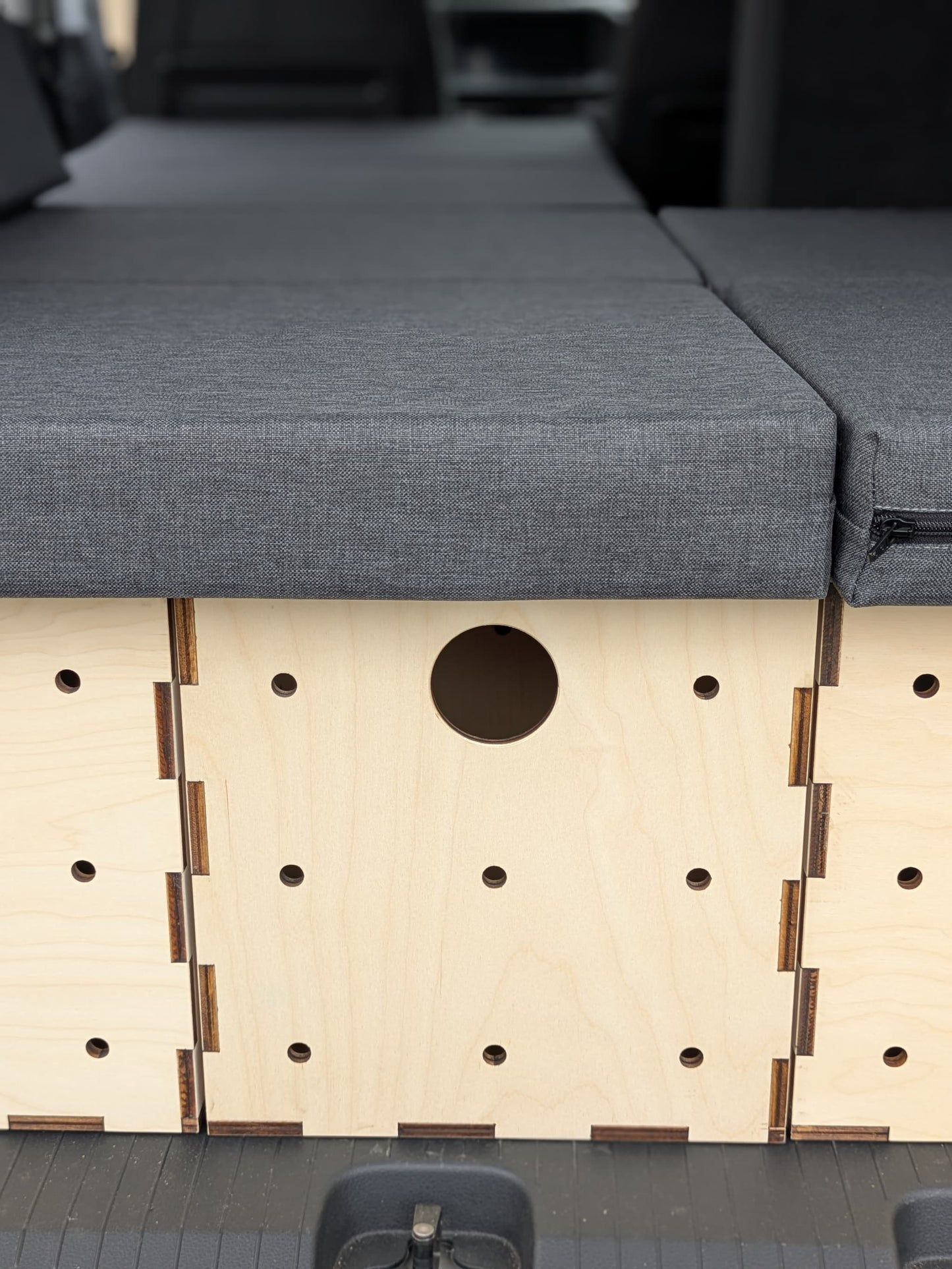 Kiubiq Holzboxen machen aus einem Caddy einen Mikrocamper