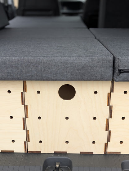 Kiubiq Holzboxen machen aus einem Caddy einen Mikrocamper