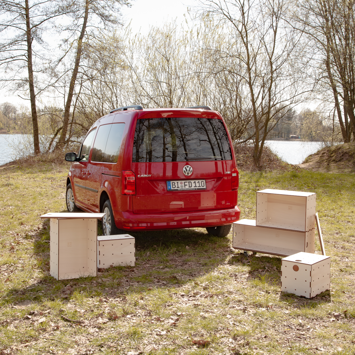 KIUBIQ Camping Boxen als Möbel im Freien verwendet, ideal für Campingabenteuer